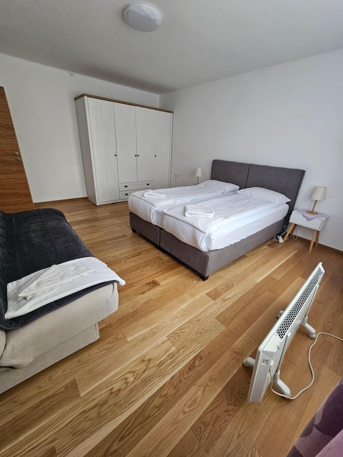 Apartman Centar Bulevar Ex Sa Garazom Баня-Лука Екстер'єр фото