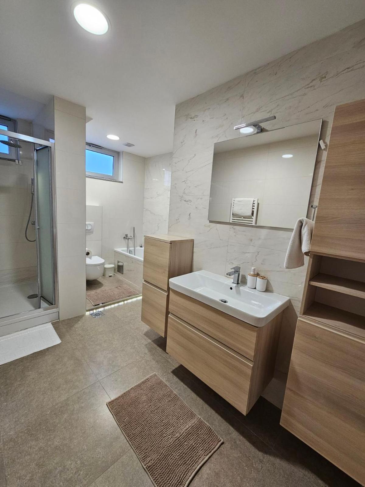 Apartman Centar Bulevar Ex Sa Garazom Баня-Лука Екстер'єр фото