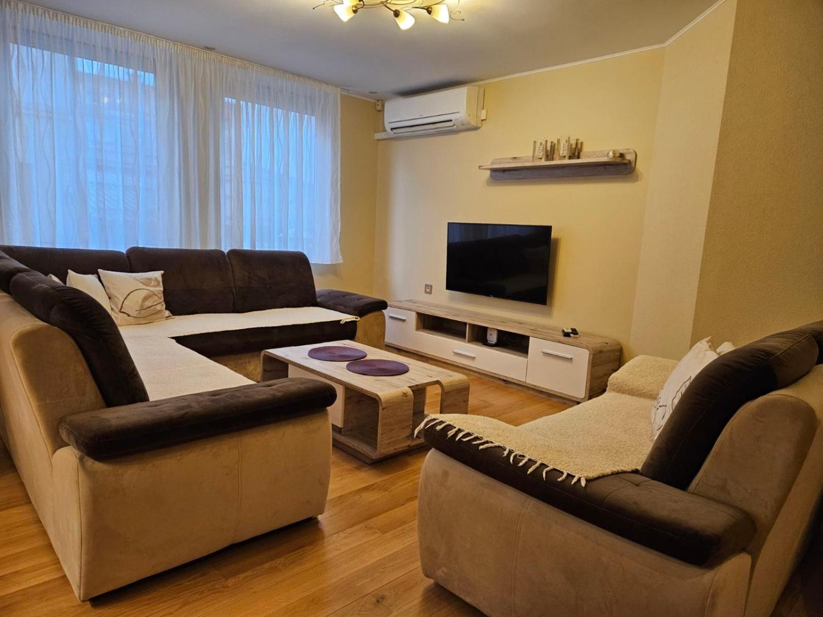 Apartman Centar Bulevar Ex Sa Garazom Баня-Лука Екстер'єр фото